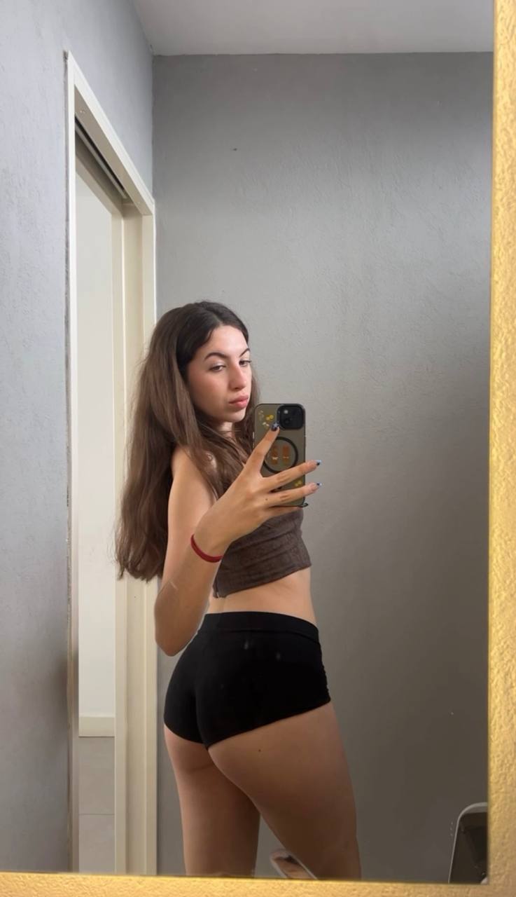 Amber in her underwear in Johor Baru