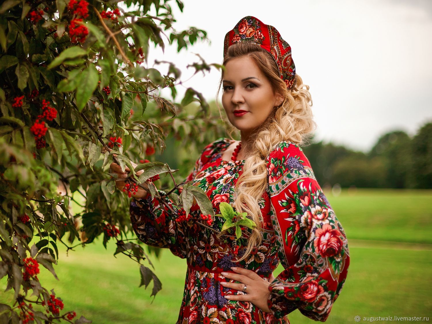 Women in Slavic costumes in Johor Baru
