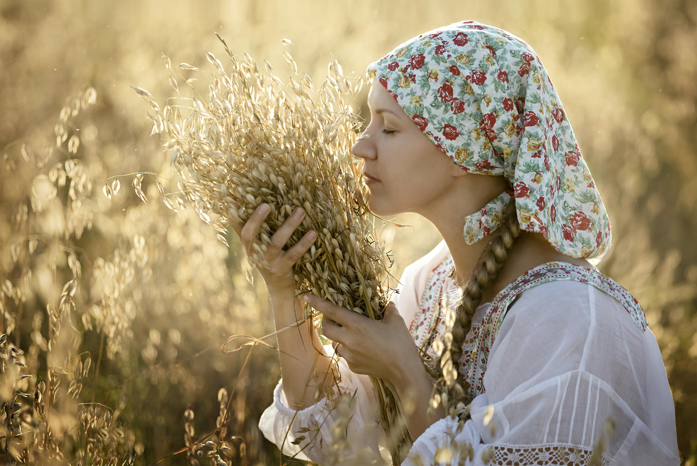 Photo Women in Slavic costumes in Johor Baru